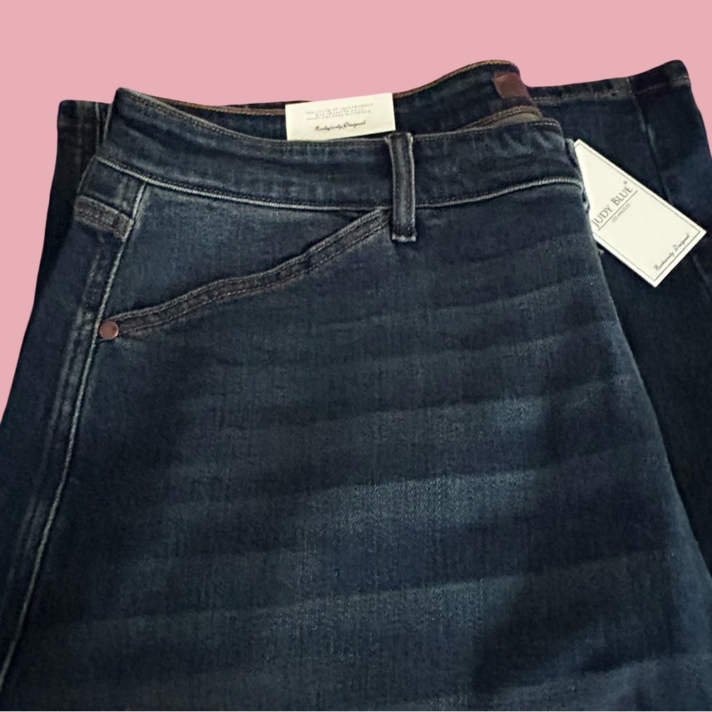 NWT. JUDY BLUE STRETCH JORTS IN 2XL (20) DARK BLUE DENIM.HIGH RISE. 4 POCKETS.